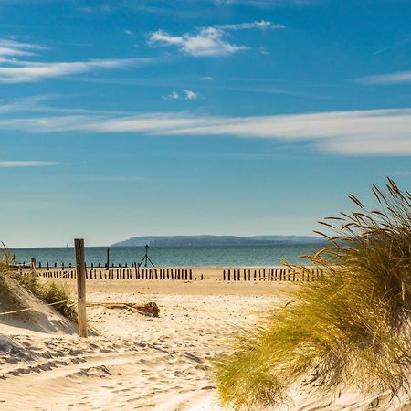 Absolute Beachfront With Decked Garden Oasis And Views Bognor Regis Bagian luar foto