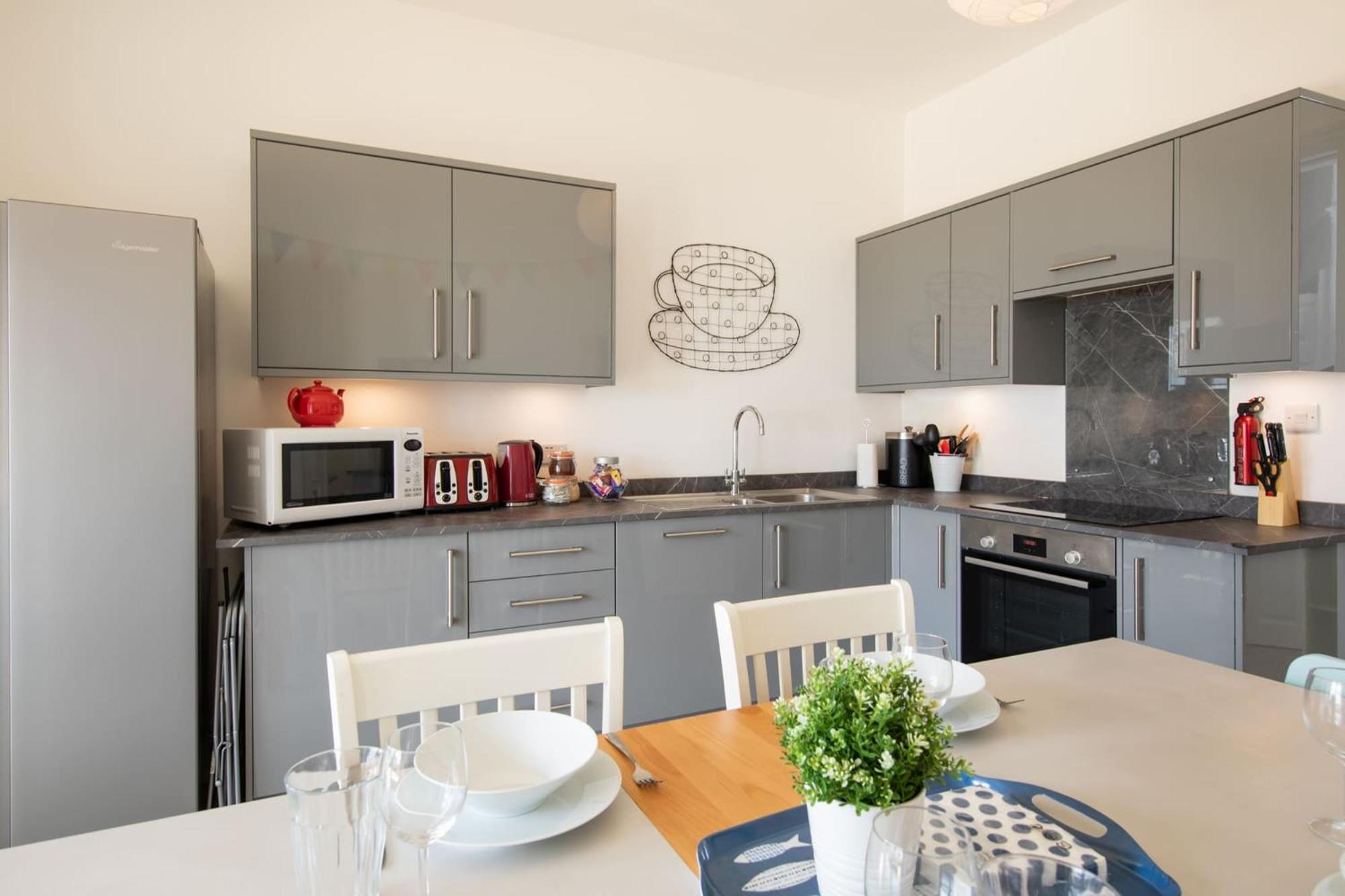 Absolute Beachfront With Decked Garden Oasis And Views Bognor Regis Bagian luar foto