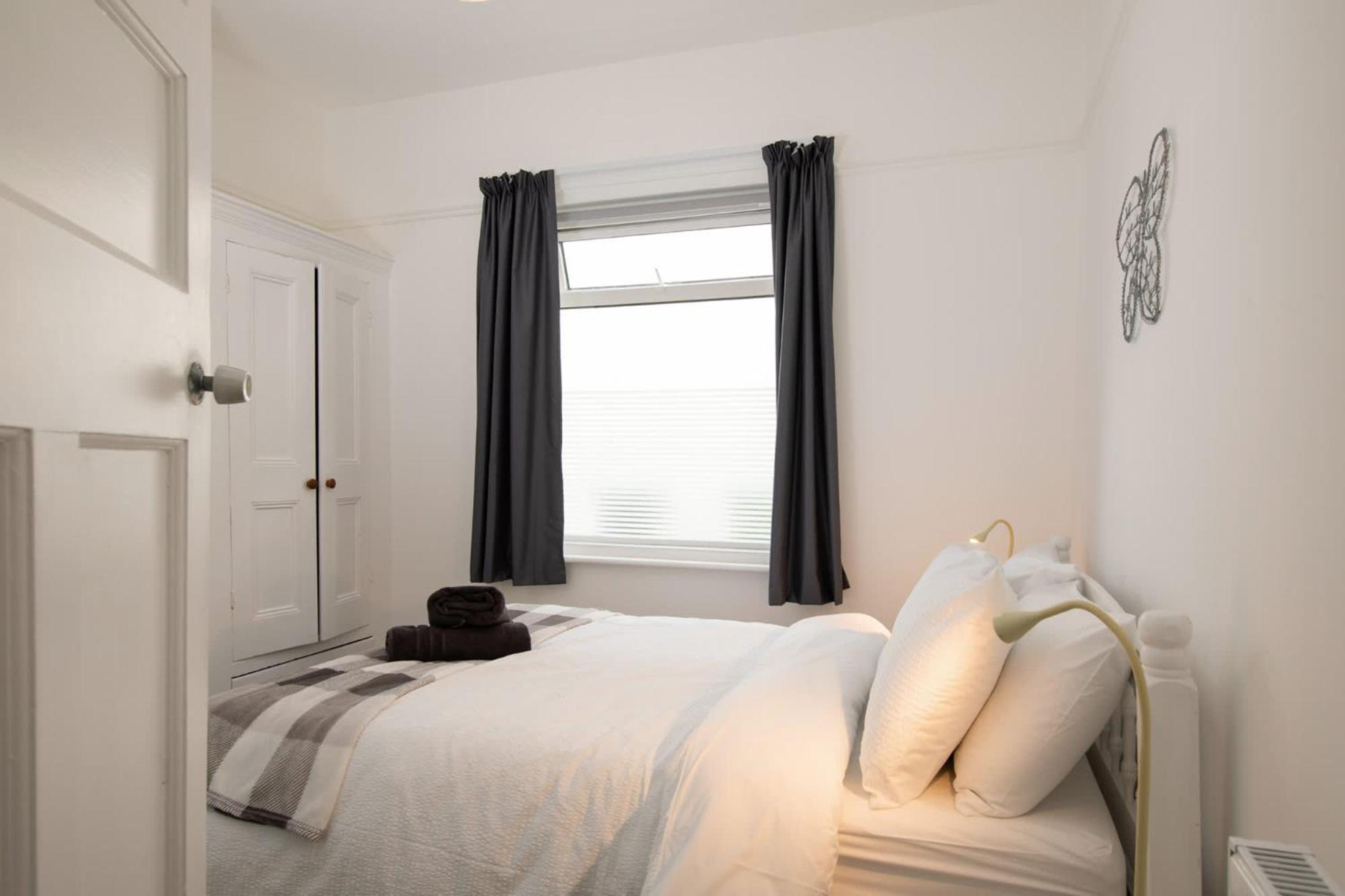 Absolute Beachfront With Decked Garden Oasis And Views Bognor Regis Bagian luar foto